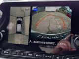 前後左右のカメラで自分のクルマの位置関係や障害物など映し出してくれます。