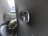 運転席シートバックには買い物袋等が掛けられる便利なフック