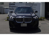 BMWの代名詞の【キドニーグリル】グリルが腎臓のように見えるので【キドニー】と呼ばれるようになりました。一目見ただけでBMWであると認識できる確固たるアイコンとして存在感を放ちます。