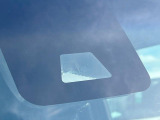 【スマートアシスト】走行中に前方の車両等を認識し、衝突しそうな時は警報とブレーキで衝突回避と被害軽減をアシスト。より安全にドライブをお楽しみいただけます。