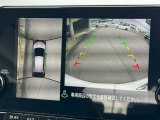 アラウンドビューモニター。上空から見下ろしているかのような映像を映し出して周囲を確認し、スムースな駐車をアシストします。