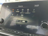 9インチの大画面モニターを搭載し、Apple CarPlayへのワイヤレス接続やAndroid Autoにも対応。