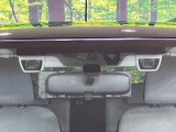 【アイサイトVer2】前方の車両等を検知し、衝突しそうな時は警報で注意を促し、ブレーキを踏む力をサポート。ブレーキを踏めなかった場合は衝突被害軽減ブレーキが作動、衝突回避をサポートします。