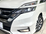 【LEDヘッドライト】悪天候や夜間走行時も良好な視界を確保し安心して運転できる高輝度LEDヘッドライトを装備!点灯速度が早く、消費電力も抑えられています。