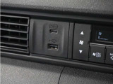 ◆USB接続端子◆スマホやiPodなどを接続して、いつもの音楽を車内でもお楽しみいただけます♪