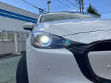 鋭く前方を照らす、LEDヘッドライト。遠くまで視界が開けることで、より安心したストレスのない走行を、提供してくれます。