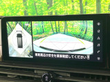 【アラウンドビューモニター】専用のカメラにより、上から見下ろしたような視点で360度クルマの周囲を確認することができます☆死角部分も確認しやすく、狭い場所での切り返しや駐車もスムーズに行えます。