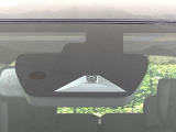 【三菱e-Assist】走行中に前方の車両等を認識し、衝突しそうな時は警報とブレーキで衝突回避と被害軽減をアシスト。より安全にドライブをお楽しみいただけます。