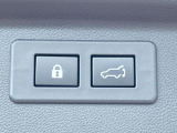 【パワーバックドア】スマートキーや運転席のボタンを押すだけでリアゲートが自動で開閉します!荷物を持っている時や、高い位置にあるバックドアを閉める際に便利な機能です♪
