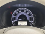 【メーターまわり】ドライバーから見やすい位置にあって安全運転に寄与します。メーターも見やすくてシンプルなデザインになっております。