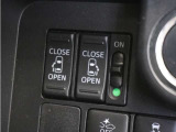 ◆両側電動スライドドア◆狭い駐車場でも乗り降りが楽々♪お子様が隣の車にドアを当ててしまう心配もございません!小さなお子様連れの方もこれで安心。