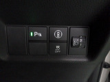 パーキングセンサーや横滑りを防ぐVSA等のスイッチ類は運転席の右側、手の届きやすい位置にあります。