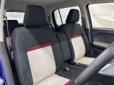 高いホールド性で運転姿勢が安定します。長距離ドライブでも疲れにくいのが魅力です。