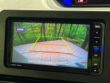 【バックカメラ】駐車時に後方がリアルタイム映像で確認できます。大型商業施設や立体駐車場での駐車時や、夜間のバック時に大活躍!運転スキルに関わらず、今や必須となった装備のひとつです!