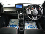 運転にかかわる様々な操作を安全に行えるように視点移動が少なく、操作性に配慮されたスイッチ類が凝縮されたコクピットです。