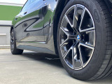 BMW純正アルミホイールです。納車時にはアルミホイールコーティングも承っております!是非ご検討下さいませ。