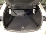 リアシートも簡単格納ができ、大きな荷物もらくらく収納できます!