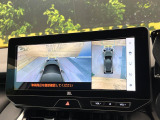 【パノラミックビューモニター】専用のカメラにより、上から見下ろしたような視点で360度クルマの周囲を確認することができます☆死角部分も確認しやすく、狭い場所での切り返しや駐車もスムーズに行えます。