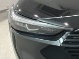 LEDヘッドライトは、点灯の瞬間から最大光量を発揮し、突然暗くなるトンネルなどでの安定感を高めます。