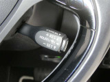 【レーダークルーズコントロール】(全車速追従機能付)付きです。車速に応じて追従支援してくれるので、ロングドライブも快適です。詳細は販売店スタッフまでおたずねください。