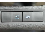 オートマチックハイビームとは、先行車や対向車のライトを認識し、ハイビームとロービームを自動で切り替える機能です。夜道の視界を確保します。詳細は販売店スタッフまでおたずねください。
