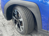 タイヤサイズは225/45R18です