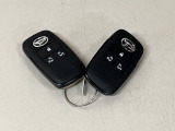 キーフリーシステム 電子カードキーを携帯していれば、ドアハンドルやバックドアのスイッチを押すだけでドアの施錠と解錠が行えます!鍵を出す手間なく開閉ラクラク♪♪