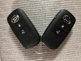スマートキーを装備しています☆カギをカバンやポケットに入れて頂いた状態でドアロックの開閉やエンジンスタートをして頂けます!とても便利な装備です!