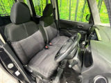 運転席まわりには十分なスペースがあり、大柄な方でもゆったり運転していただける環境です。