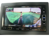 バックカメラが装備されています。縦列駐車やバックする際に映像をナビ画面で確認できますので車庫入れが苦手な方も安心できますよね♪
