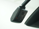 ◆ドライブレコーダー◆映像・音声などを記録する自動車用の装置です。 もしもの事故の際の記録はもちろん、旅行の際の思い出としてドライブの映像を楽しむことができます。