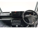必要な装備を使いやすい位置に配置した機能的な運転席まわり。操作感や車両感覚など、ぜひ運転席に座って確かめてください。