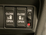 【両側パワースライドドア】両側がパワースライドドアになっており、運転席のスイッチやスマートキーでも開閉が可能です!開口部も広いので乗り降りも楽々♪