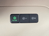 【eコンスイッチ】低燃費運転をサポートするECONモード。スイッチをONすると、エンジンやトランスミッション、A/Cなどを協調制御し、燃費の向上に貢献。エコドライブの効果を高めます。