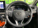 【純正革巻きステアリング】上質な革を使用することで、手にしっかり馴染みとても運転しやすいハンドルです♪