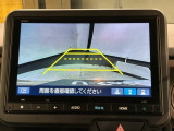 リバースギアに入れるだけで後方の表示へ切り替わります。夜間や雨の日の駐車も楽になりますよ。