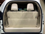 普段のお買い物や通勤、送迎等に十分な荷室スペースを確保しております。セカンドシートを倒すと、大きな荷物の積載も可能です♪