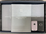 スマートキーは鍵をバッグに入れたままでもドアロックの開閉やエンジンのON・OFFができます。夜間や雨の日も鍵を探さなくて良いので便利です。