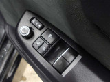 運転席から左右のドアミラーの開閉が可能です♪駐車場でのドアミラーの折り畳みが簡単です♪