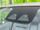 【スマートアシスト】走行中に前方の車両等を認識し、衝突しそうな時は警報とブレーキで衝突回避と被害軽減をアシスト。より安全にドライブをお楽しみいただけます。