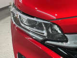 LEDヘッドライトは、点灯の瞬間から最大光量を発揮し、突然暗くなるトンネルなどでの安定感を高めます。