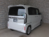 オプションになりますが、ボディーコーティングもご用意しております。新車の輝きに近づき、洗車などのお手入れも楽になりますよ。