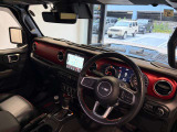 見晴らしの良い運転席で、室内空間も広くなっております。