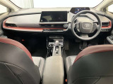 高いホールド性で運転姿勢が安定します。長距離ドライブでも疲れにくいのが魅力です。快適なドライビングライフをお送りください♪
