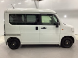 スライドドアなら狭い駐車場でもドアをぶつける心配がありません。ステップが低く乗り降りもしやすいです。
