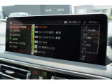 高精細ワイド・ディスプレイ: 視認性に優れた大型タッチパネルを採用。ナビゲーションだけでなく、エンターテインメント機能も鮮明に表示します。