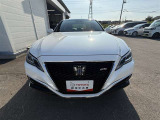 主な装備は、トヨタセーフティセンス、カーナビ、パノラミックビューモニター、ETC、エンジンスターター、ワンオーナー車、寒冷地仕様となっております。