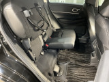 後席をはね上げれば、「もうひとつの荷室」が生まれます。