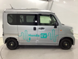 スライドドアなら狭い駐車場でもドアをぶつける心配がありません。ステップが低く乗り降りもしやすいです。
