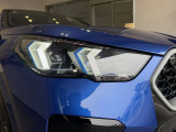 BMWの伝統の丸目4灯ヘッドライトでございます。LEDライトで視認性もよく明るく安全性の向上につながります。